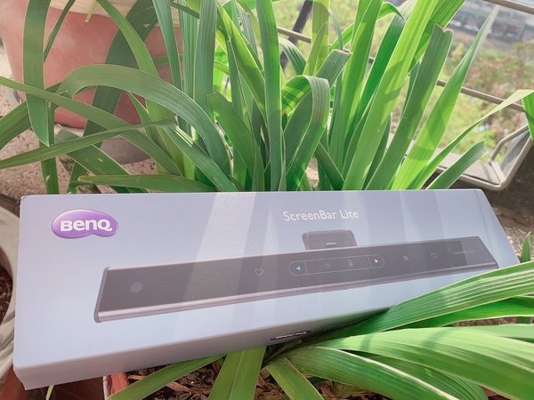 『3C推薦』遠距上班在家工作BenQ WiT ScreenBar Lite -智慧護眼筆電智能掛燈開箱分享