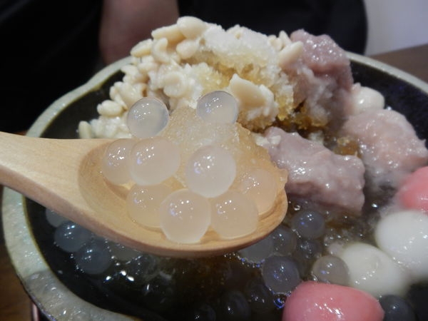 台北特色冰店【信義區寒舍冰舖】-六張犁好吃雪花冰、爆漿荔枝蛋、剉冰
