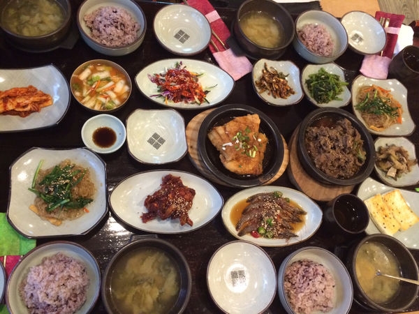 釜山自由行 Part 3 (傳統韓國朝食/韓國烤大腸/豬肉湯飯/樂天超市&HOMEPLUS採買及退稅)