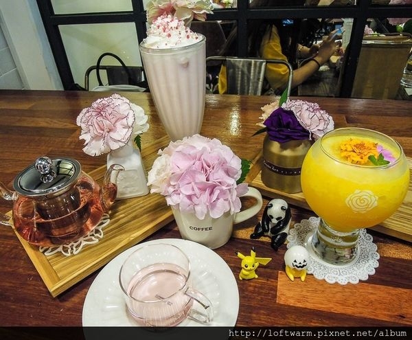 韓國弘大花草咖啡廳 Florte Flower Cafe Lovin Her 捧花 花朵頭飾 櫻花樹 少女系下午茶(菜單)