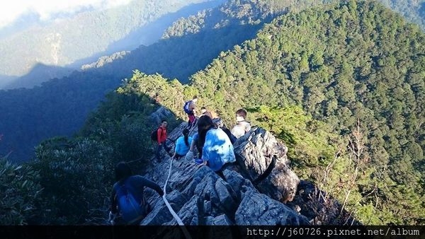 【台中/旅遊】鳶嘴山挑戰自我&雲的故鄉景觀餐廳(含菜單)。台中中級山爬山/攀岩/踏青/兩天一夜的好去處(圖爆多)