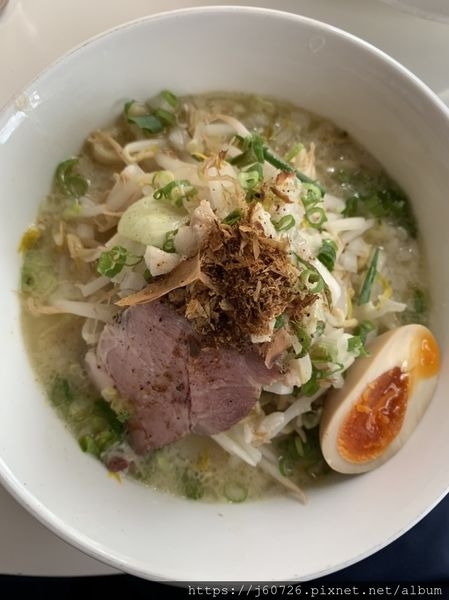 【台北大安/美食】雞二拉麵大份量雞湯拉麵只要149元!傳說中吃一碗抵三餐的飽足~讓你飽一整天!(近信義安和站)