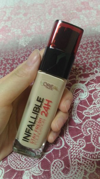 *使用心得|【L`OREAL PARiS 巴黎萊雅】24H無瑕誘潤粉底液。