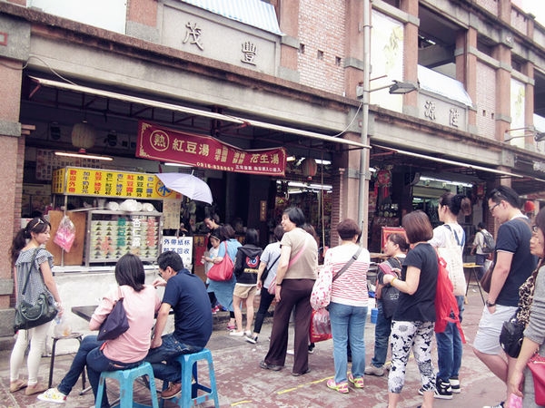【台北大同】古早味顏記杏仁露:不可錯過,永樂市場老字號甜湯店!