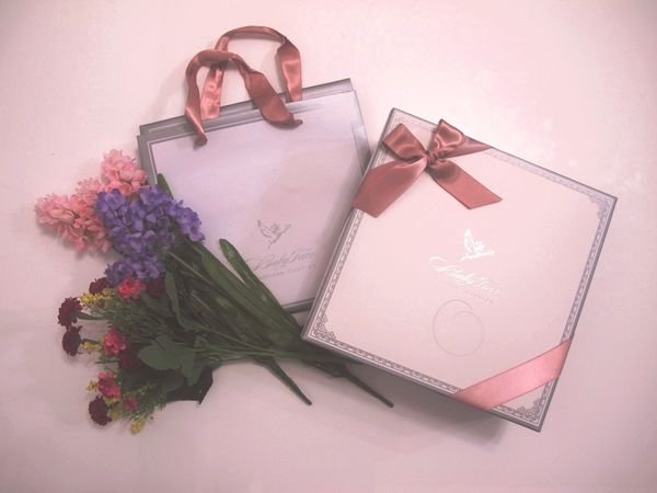 【Wedding】關於喜餅:Babyface手工烘培 | 璀璨奢華喜餅禮盒(銀白)