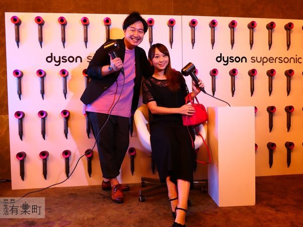 【好物開箱】Dyson Supersonic吹風機:桃紅色炫風新色降臨,皮革限量版精裝收納盒;專為快速乾髮設計,奢華時尚從頭開始