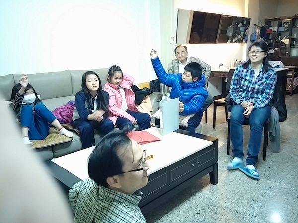 東基兒童排為24日台東市召會年終展覽做準備!請代禱!