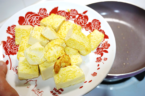 (生活/鍋具)無油料理很簡單,不沾鍋讓你輕鬆完成。義大利進口Mama Cook香檳紫陶瓷不沾鍋具組開箱實測