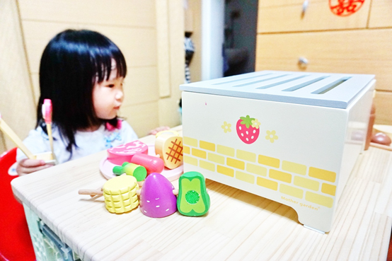 (團購/育兒)扮家家酒界夢幻逸品幼兒玩具,日本Mother garden 無毒厚木製系列玩具開團啦!野草莓BBQ炭火燒烤組開箱