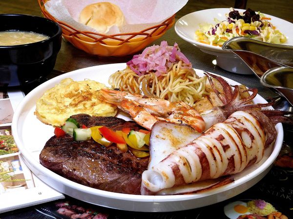 【天母士林牛排】穿巷牛排·天母店:加100牛肉雙倍,平價日本和牛來穿巷牛排吃喔!!和牛限量!!