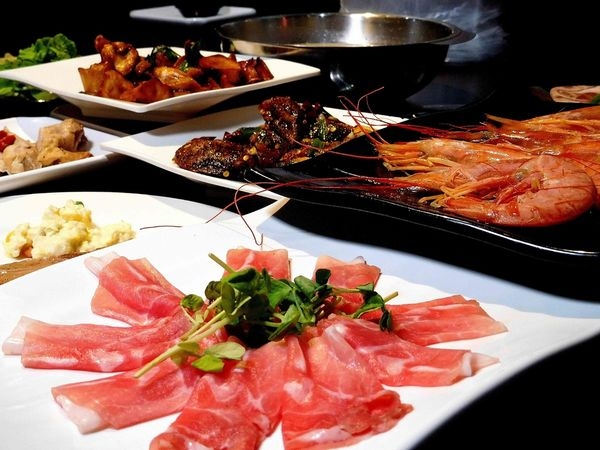 【三重吃到飽】一鍋豐港式火鍋,399元平價牛排 熱炒 火鍋吃到飽,怎麼吃最划算全公開^^影片+菜單