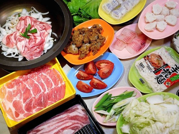 【東區火鍋】大安自助石頭沙茶火鍋,東區30元起跳,食材全收錄,營業到宵夜場喔!!有影片喔!!