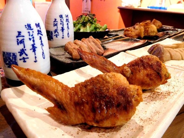【台北中山區】喨場炭燒酒饌 巷弄內的串燒居酒屋~還有好玩的飛鏢機!!好朋友聚會超讚的選擇!!鴨子有錄飛鏢機影片唷!!