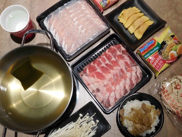 東吉水產超市火鍋,60元韓國泡麵日式牛丼吃到飽,食材全收錄(有影片),高CP值日本和牛伊比利豬就在西門町!!