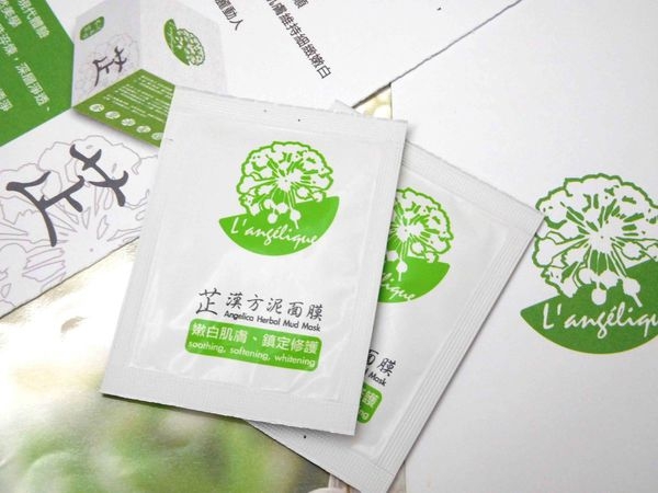芷·本草~芷漢方泥面膜!!等了好久好久~漢方泥面膜終於來啦!!鴨子好喜歡+臉臉好舒服^^台灣品牌加油!!!!