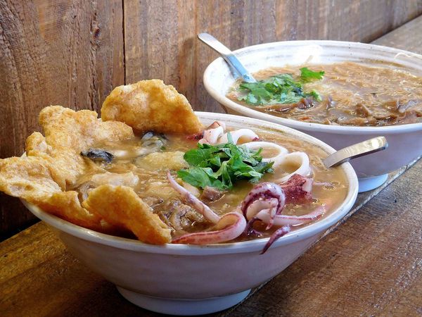 【赤峰街美食】面線町:中山站浮誇系海鮮麵線,小卷鮮蚵大腸五種配料一次塞爆麵線!!