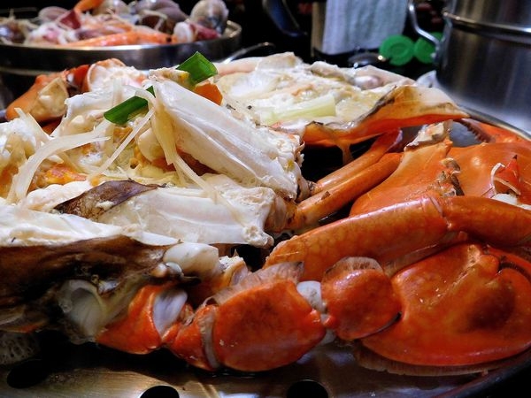 【內湖美食 蒸氣火鍋】蒸霸王東湖店,最熱門的海鮮塔來了!!東湖海鮮餐廳^^