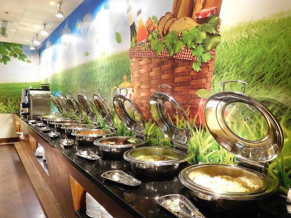 深坑老街住宿,海灣假日酒店Hione Holiday Hotel:Buffet早餐+Buffet午餐 菜色全收錄!!訂位電話分享