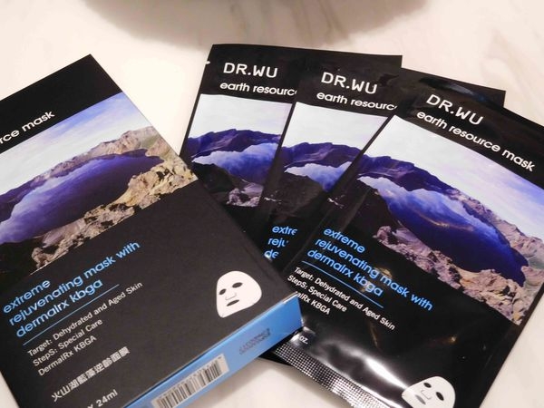 DR. WU火山湖藍藻逆齡面膜~2017年DR. WU新款面膜出爐啦!!服貼100分+敷完超級開心的!!~鴨子無敵大愛^^