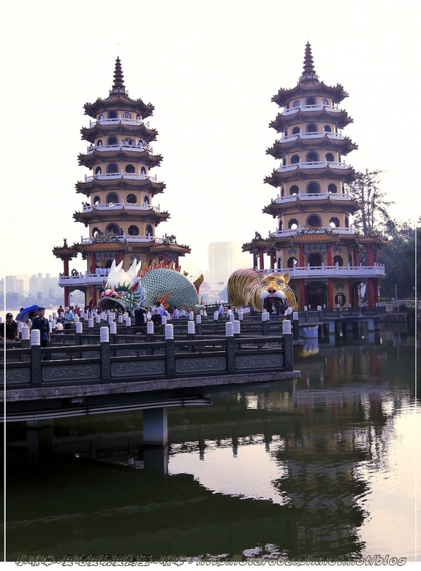 (高雄左營)親子半日遊-蓮池潭~龍虎塔+春秋閣~