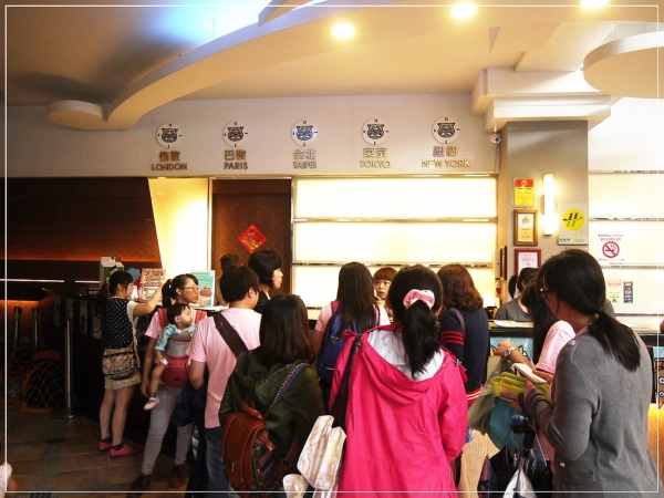 (南投)終於住到妖怪村的小木屋了~溪頭賓館~