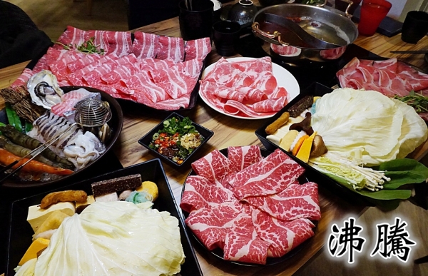 食記▍中和火鍋推薦【沸騰-中山二店】平價高級肉品 激推"安格斯頂級雪花牛"18盎司的超級大肉盤! 大口吃肉how滿足~