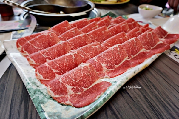食記|新北三重美食【辣貴妃鴛鴦火鍋】高CP海鮮、重量級肉品 必吃貴妃套餐大份鍋 海陸食材齊上超澎派 三重麻辣火鍋推薦!