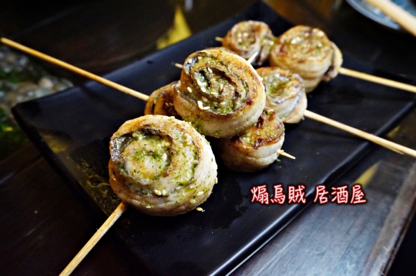 板橋美食▍【煽烏賊燒烤居酒屋】餐點豐富多元、食材新鮮、還有獨家口味私房菜,揪朋友聚會小酌的好所在!