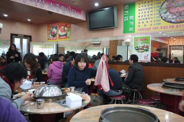 首爾 2012新村춘천집 닭갈비 막국수春川家辣炒雞排