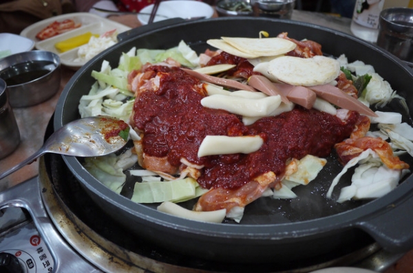 首爾 2012新村춘천집 닭갈비 막국수春川家辣炒雞排