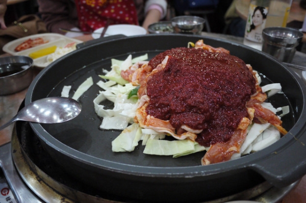 首爾 2012新村춘천집 닭갈비 막국수春川家辣炒雞排