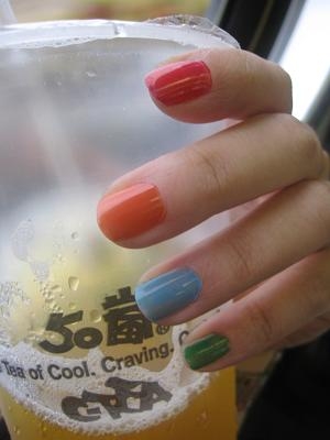 指甲油也要換季 用繽紛色迎接夏天