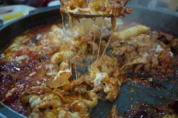 首爾 2012新村춘천집 닭갈비 막국수春川家辣炒雞排