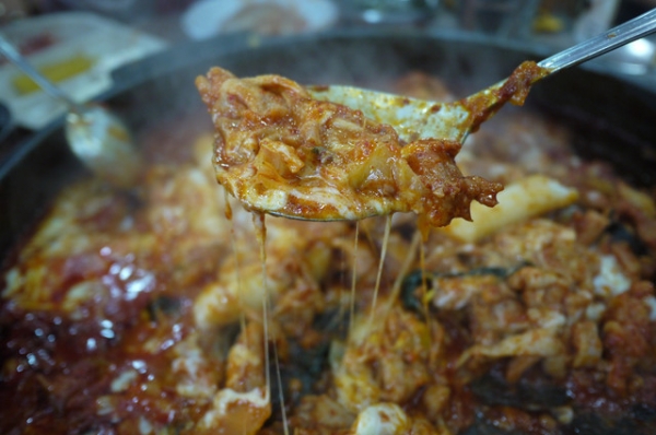 首爾 2012新村춘천집 닭갈비 막국수春川家辣炒雞排
