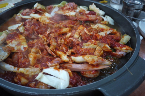 首爾 2012新村춘천집 닭갈비 막국수春川家辣炒雞排