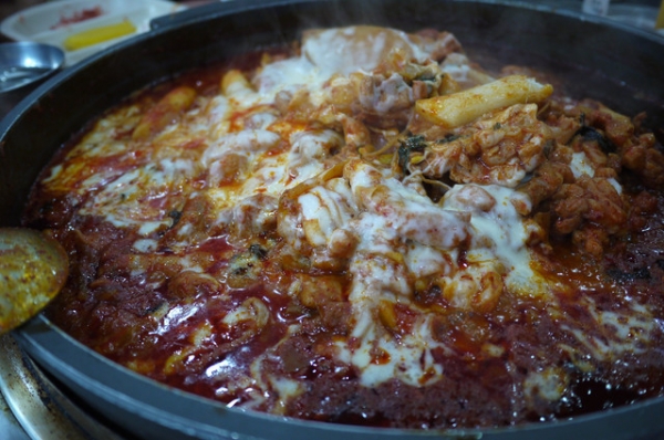 首爾 2012新村춘천집 닭갈비 막국수春川家辣炒雞排
