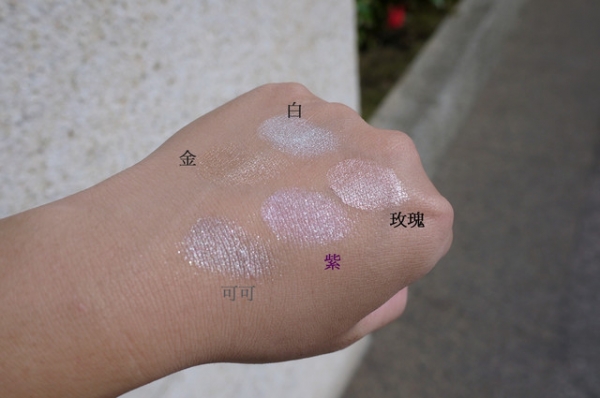 我也跟風買了大創眼影霜