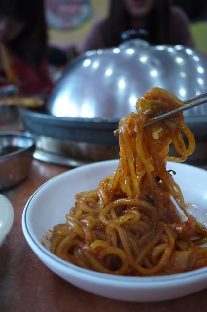 首爾 2012新村춘천집 닭갈비 막국수春川家辣炒雞排