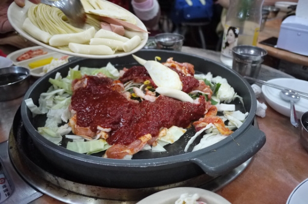 首爾 2012新村춘천집 닭갈비 막국수春川家辣炒雞排