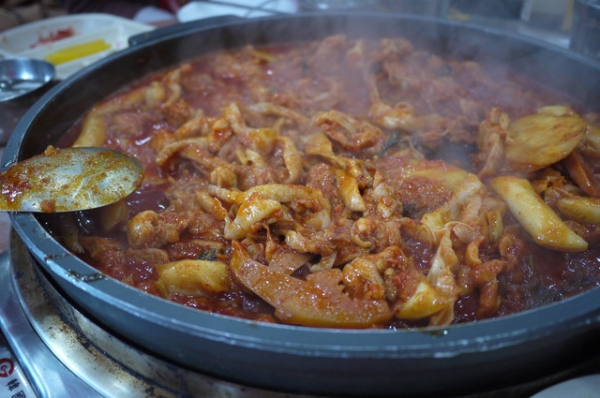 首爾 2012新村춘천집 닭갈비 막국수春川家辣炒雞排