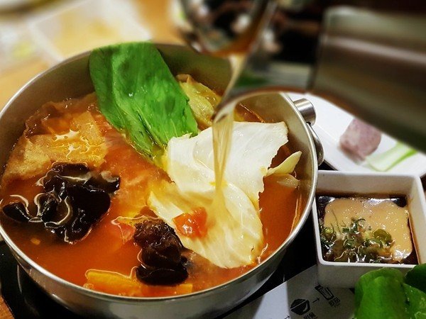 【捷運六張犁美食】:一五一食時尚鮮鍋推薦