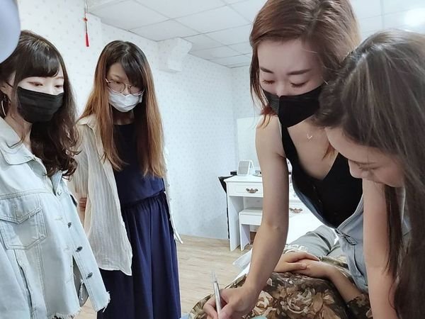 超搶手台南紋繡教學開課囉~想要有一技之長的朋友們快來找小默~@w.手工紋繡藝術學院