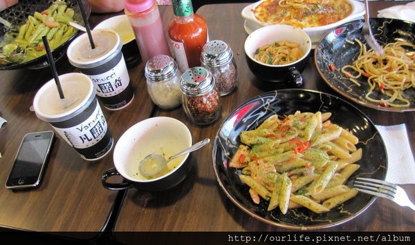 桃園中壢.平價好吃辣炒鮭魚筆管麵@凡諾奇義大利麵餐廳