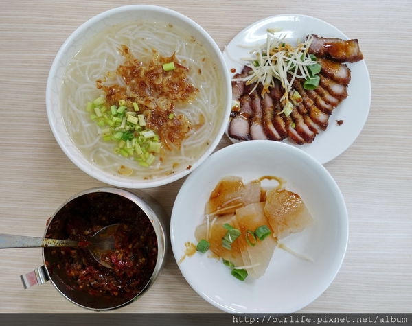 SOGO商圈.湯濃味甜的北部米粉湯@台北古早味米粉湯
