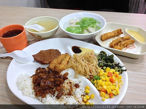台中.鮮嫩軟滑蝦捲飯蝦仁湯@龍品魚丸店