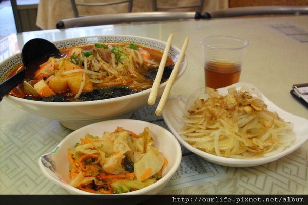 台中.麻辣海鮮拉麵@新八拉麵北平店