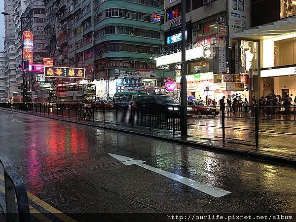 崩潰隨談.香港5天4夜機+酒只要8300(華信航空)