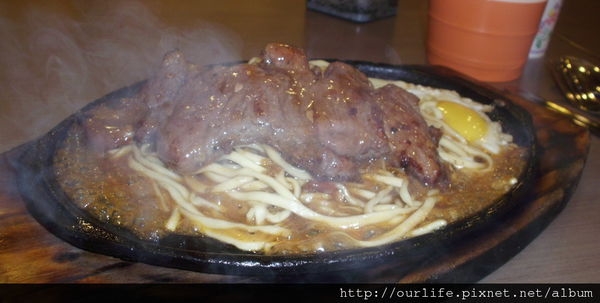 台中.80元吃飽不吃巧牛排@秋本牛排