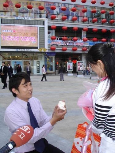 古意泡菜最浪漫大膽的求婚~恭喜泡菜與瑋瑋