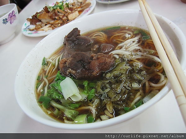中興新村.滿分的56年原汁牛肉麵香辣滷菜@老胡麵館
